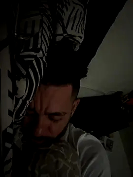 Snapshot of rich0431 chatting on October 27, 2025, 2:43 pm rich0431 online show from October 27, 2025, 2:43 pm