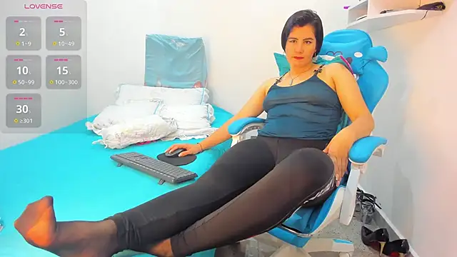 Cristina Vanegas631 online show from February 8, 2025, 11:55 pm