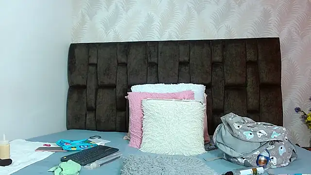 Snapshot of JuanitaDelMar chatting on October 18, 2025, 1:01 pm JuanitaDelMar online show from October 18, 2025, 1:01 pm