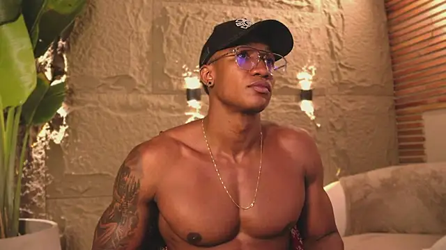 Logan Varela online show from March 13, 2025, 1:43 am