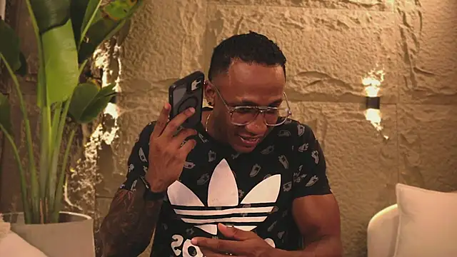 Logan Varela online show from March 16, 2025, 1:49 am