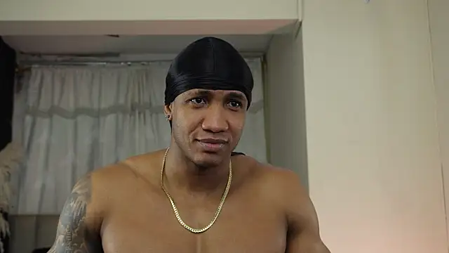 Logan Varela online show from October 5, 2025, 11:35 pm