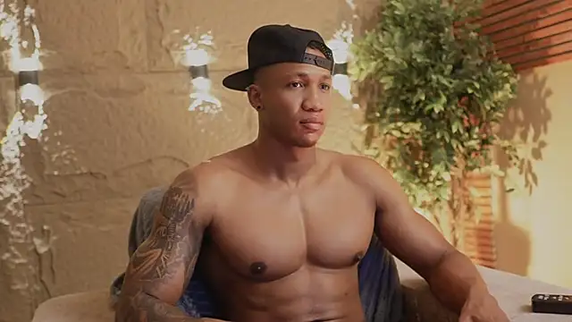 Logan Varela online show from November 10, 2025, 1:21 pm