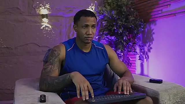 Logan Varela online show from December 5, 2025, 1:52 pm