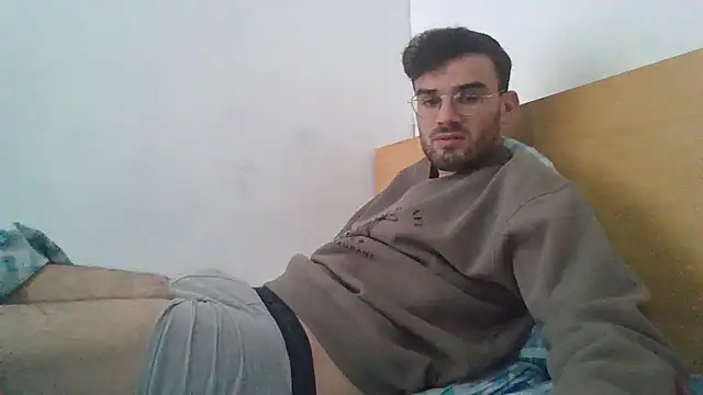 Snapshot of erikamavrik chatting on December 15, 2025, 8:40 am erikamavrik online show from December 15, 2025, 8:40 am