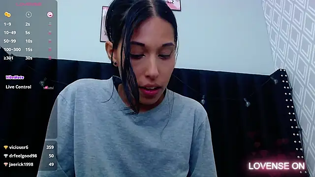 Snapshot of yourcuteneighbourr chatting on December 31, 2024, 9:21 am yourcuteneighbourr online show from December 31, 2024, 9:21 am