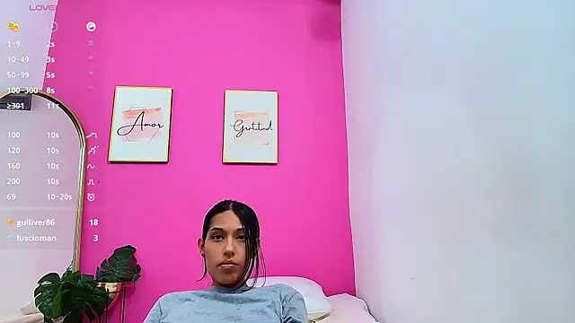 Snapshot of yourcuteneighbourr chatting on January 21, 2025, 9:35 am yourcuteneighbourr online show from January 21, 2025, 9:35 am