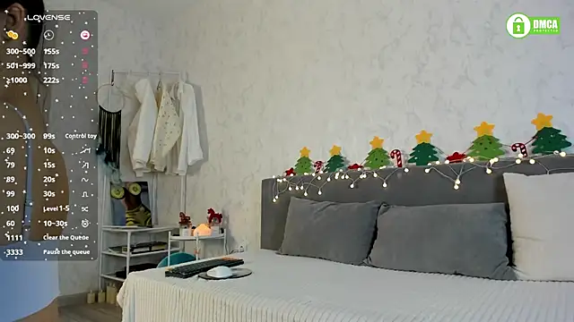 pretty yong cat online show from December 17, 2025, 3:29 pm