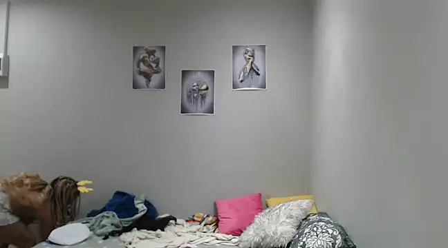 CREAMYCUPCAKExxx online show from December 4, 2024, 6:50 pm