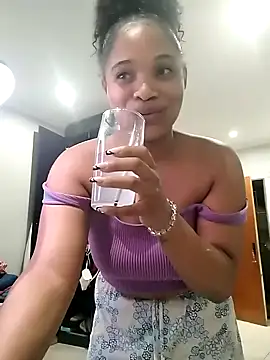 CREAMYCUPCAKExxx online show from January 17, 2025, 9:39 pm