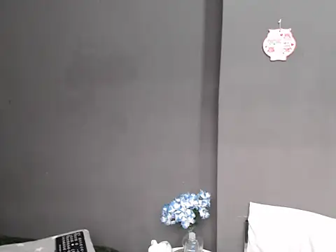 CREAMYCUPCAKExxx online show from November 4, 2025, 1:32 pm