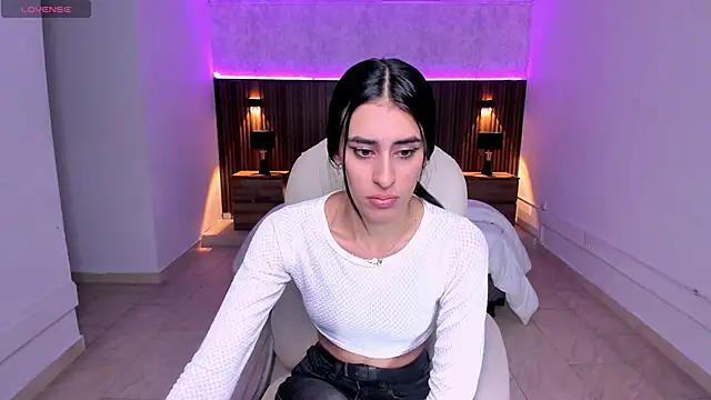 Snapshot of karlaa_james chatting on November 18, 2025, 11:03 am karlaa james online show from November 18, 2025, 11:03 am