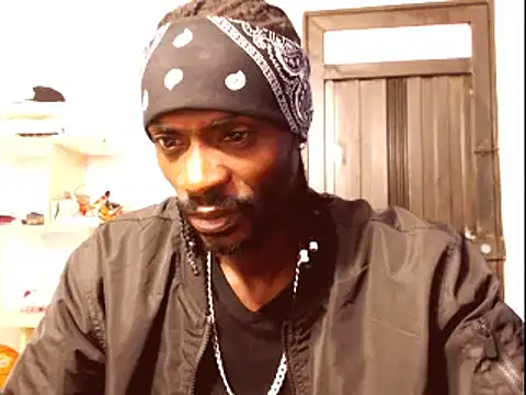 phillip-hot online show from February 15, 2025, 8:54 pm