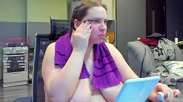 1lindsey1 online show from November 3, 2025, 11:11 am