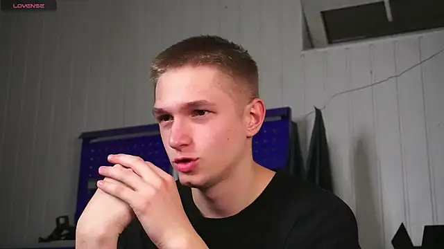 Snapshot of dustyn_fox chatting on October 30, 2025, 3:35 pm dustyn fox online show from October 30, 2025, 3:35 pm