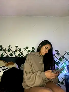 Snapshot of FrancellyHot chatting on October 9, 2025, 11:47 pm FrancellyHot online show from October 9, 2025, 11:47 pm