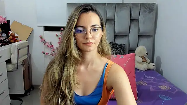 Snapshot of baby-miah chatting on December 5, 2024, 6:32 am baby-miah online show from December 5, 2024, 6:32 am