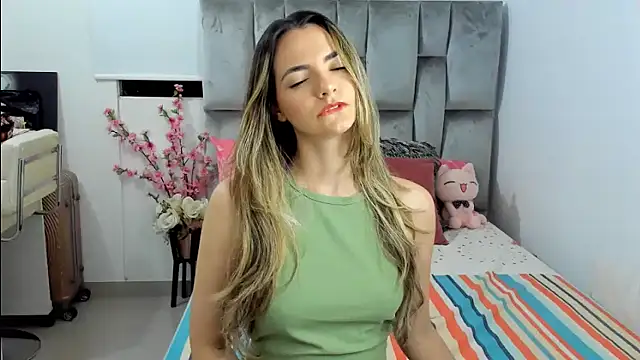 Snapshot of baby-miah chatting on December 30, 2024, 3:14 am baby-miah online show from December 30, 2024, 3:14 am