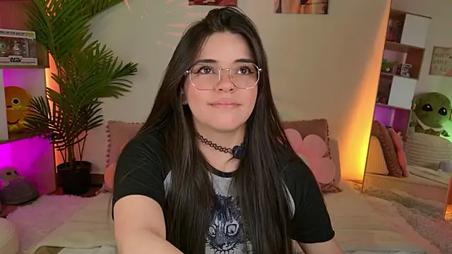 cammiefoalss online show from September 25, 2025, 4:11 pm