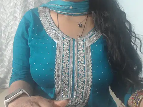 cute-priy online show from February 17, 2025, 5:58 am