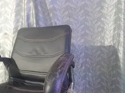 cute-priy online show from October 7, 2025, 3:04 am