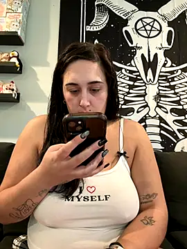 ThicBunz online show from September 23, 2025, 4:43 pm