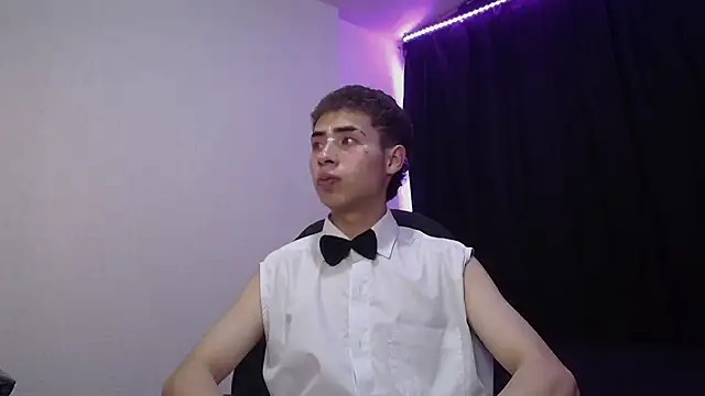 Snapshot of sexybat_twink chatting on March 16, 2025, 12:23 am sexybat twink online show from March 16, 2025, 12:23 am