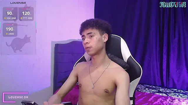 Snapshot of sexybat_twink chatting on November 6, 2025, 2:45 am sexybat twink online show from November 6, 2025, 2:45 am