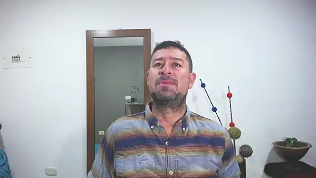 Snapshot of ambar_jacksonn chatting on October 3, 2025, 11:13 pm ambar jacksonn online show from October 3, 2025, 11:13 pm