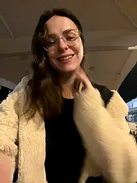 Alicia Hot1 online show from November 16, 2025, 5:51 pm