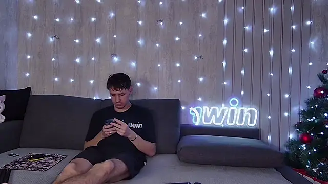 wineandboobss online show from December 30, 2024, 3:35 pm