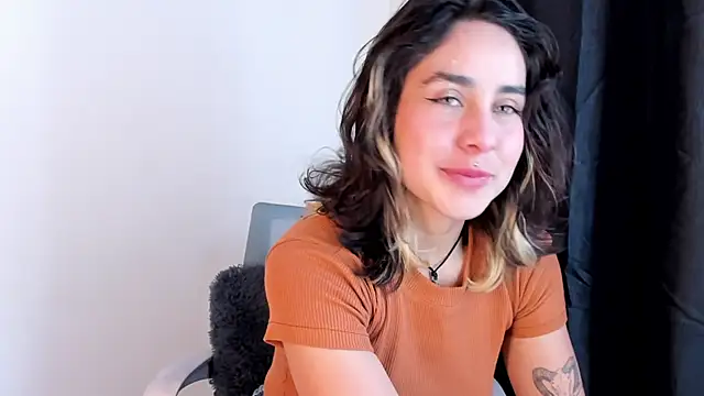 Snapshot of riley_colors chatting on March 10, 2025, 8:56 pm riley colors online show from March 10, 2025, 8:56 pm