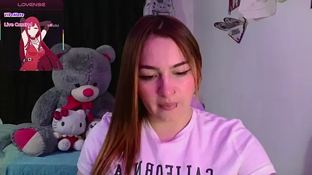 lucycherry   online show from November 20, 2025, 8:36 am