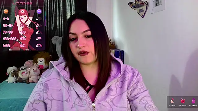 lucycherry   online show from December 19, 2025, 9:44 pm