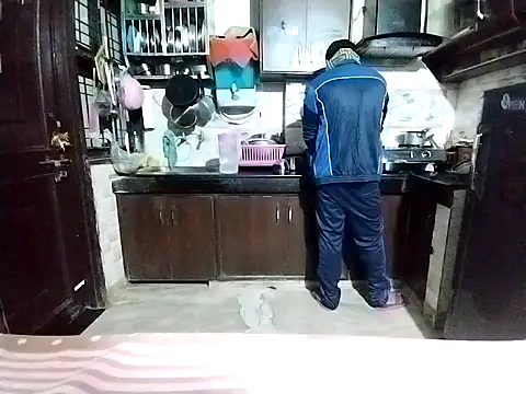 bigvorn6 online show from November 18, 2025, 2:28 am