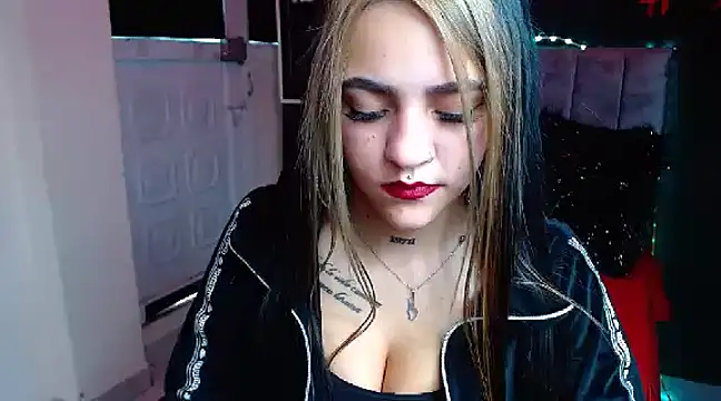 Snapshot of Violettasquirt chatting on January 7, 2025, 1:57 pm Violettasquirt online show from January 7, 2025, 1:57 pm