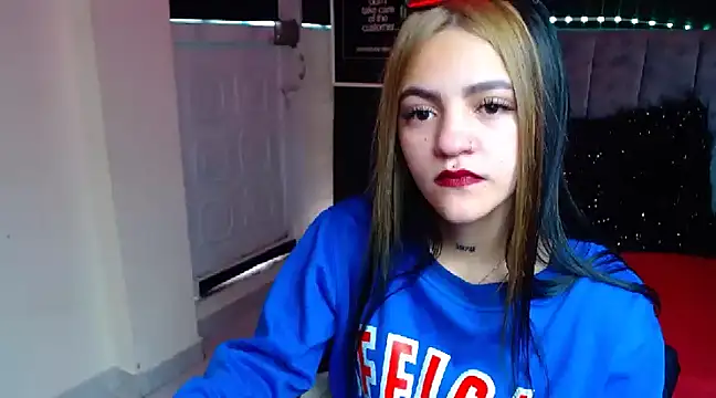 Snapshot of Violettasquirt chatting on January 15, 2025, 3:18 pm Violettasquirt online show from January 15, 2025, 3:18 pm
