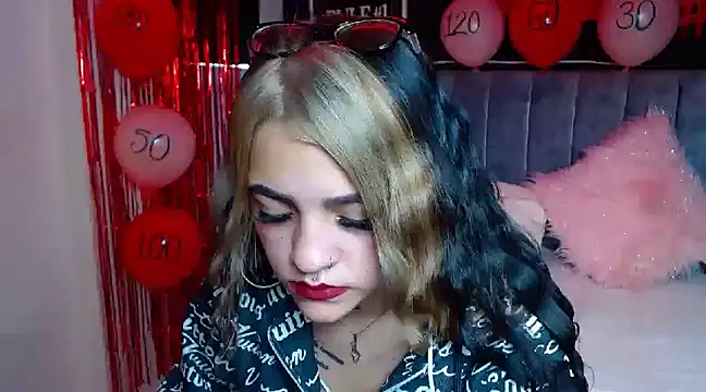 Snapshot of Violettasquirt chatting on February 5, 2025, 2:59 pm Violettasquirt online show from February 5, 2025, 2:59 pm