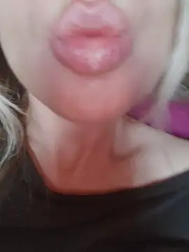 Snapshot of Linda_999 chatting on January 11, 2025, 9:57 am Linda 999 online show from January 11, 2025, 9:57 am
