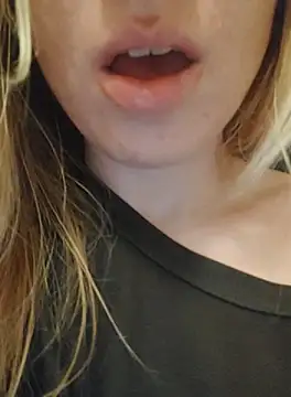 Snapshot of Linda_999 chatting on September 22, 2025, 10:34 pm Linda 999 online show from September 22, 2025, 10:34 pm