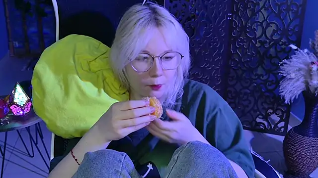 NancyMartinez online show from March 7, 2025, 11:18 am