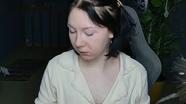 NancyMartinez online show from November 18, 2025, 5:12 am