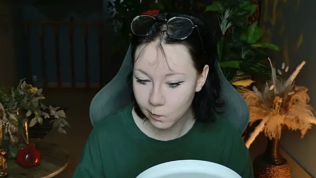 NancyMartinez online show from December 17, 2025, 5:13 am