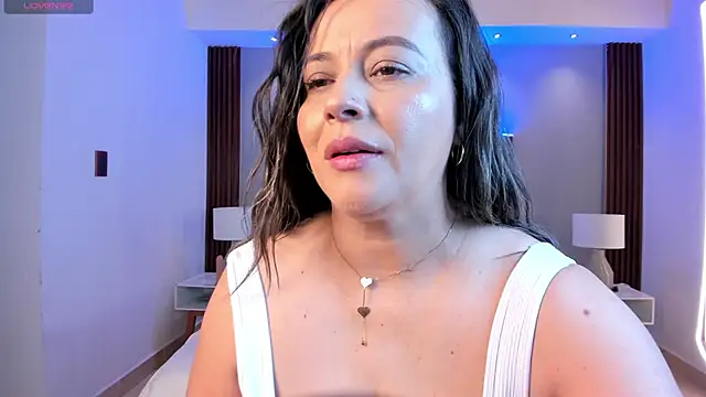 Snapshot of Susann_Ross chatting on October 6, 2025, 10:45 am Susann Ross online show from October 6, 2025, 10:45 am