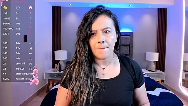 Snapshot of Susann_Ross chatting on October 8, 2025, 10:46 am Susann Ross online show from October 8, 2025, 10:46 am