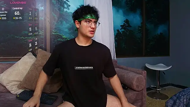 Snapshot of Mark_Evans1_ chatting on February 12, 2025, 2:56 am Mark Evans1 online show from February 12, 2025, 2:56 am