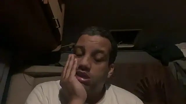 Snapshot of AbsolutMouuah chatting on October 10, 2025, 1:26 am AbsolutMouuah online show from October 10, 2025, 1:26 am