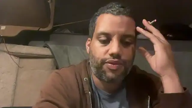 Snapshot of AbsolutMouuah chatting on October 18, 2025, 9:59 pm AbsolutMouuah online show from October 18, 2025, 9:59 pm