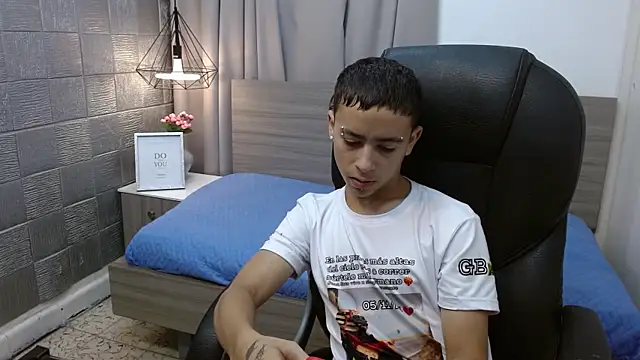 Xavii18 online show from December 5, 2024, 4:01 pm