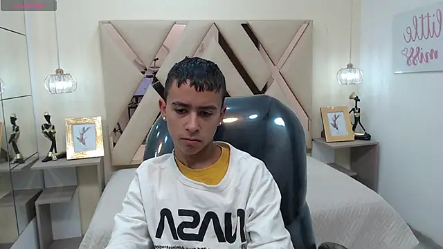 Xavii18 online show from January 21, 2025, 12:18 pm